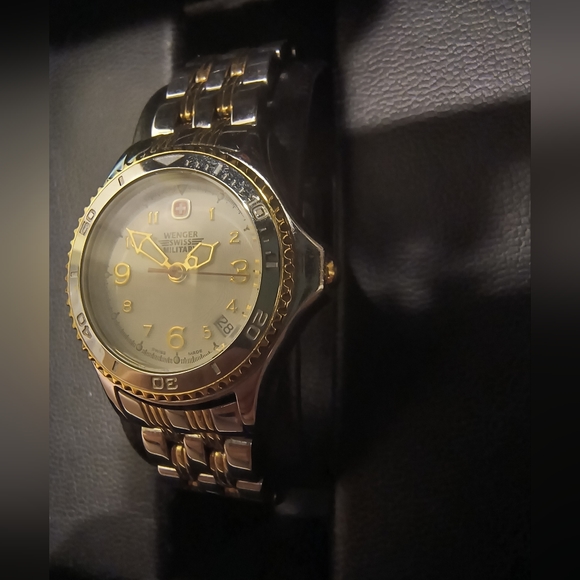 Wenger Swiss Military 79096 Women Silver Gold Tone Stainless Steel Watch IOB - Picture 5 of 8